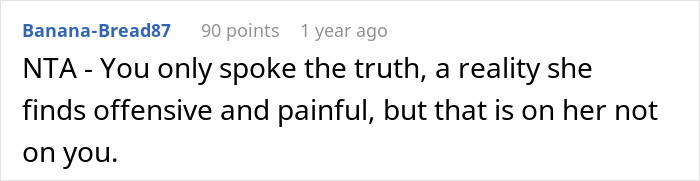Comment discussing a woman suggesting an obese friend buy two seats on a flight for comfort and the negative reaction received.