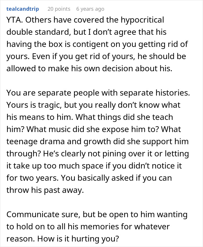Screenshot of a Reddit comment discussing hypocrisy about keeping ex-girlfriend&rsquo;s and late ex-boyfriend&rsquo;s memory boxes in a relationship.
