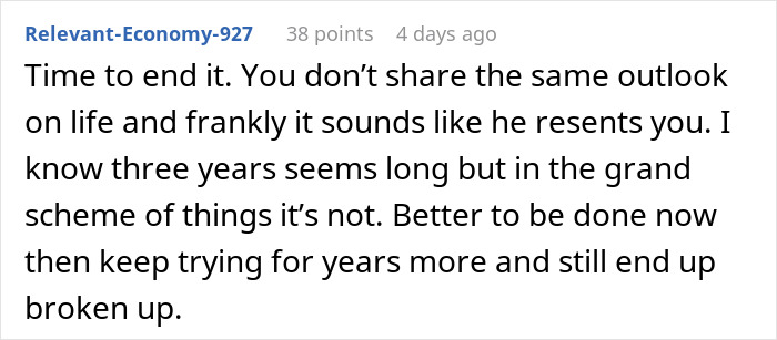 Screenshot of a Reddit comment discussing relationship red flags after man starts earning more than girlfriend.