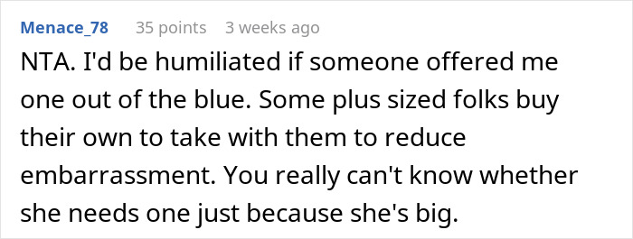 Text comment discussing whether a flight attendant was wrong for not offering seatbelt extender to an overweight woman. Text comment discussing whether a flight attendant was wrong for not offering seatbelt extender to an overweight woman.