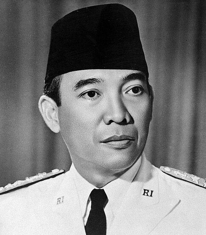 Black and white portrait of a historical figure wearing a traditional hat and a formal uniform related to history anecdotes.