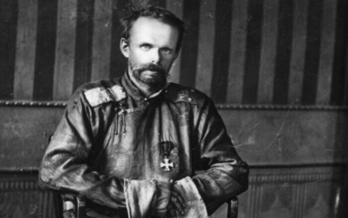 Black and white portrait of a serious man wearing historical military uniform, reflecting history anecdotes and past events.