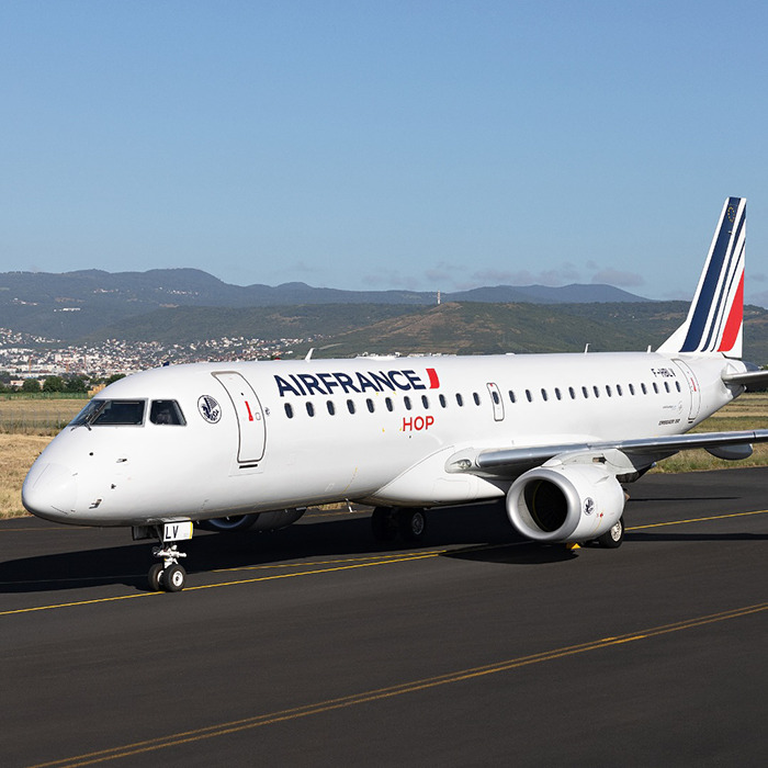 Air France plane on runway with family trapped in dangerous heat onboard during chaotic Paris flight ordeal.