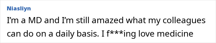 Text post by user Niasliyn expressing amazement at medical colleagues' daily work and love for medicine.