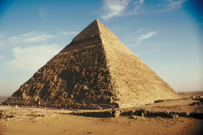 Great Pyramid of Giza under a clear sky, illustrating so-called facts about history that turned out false.