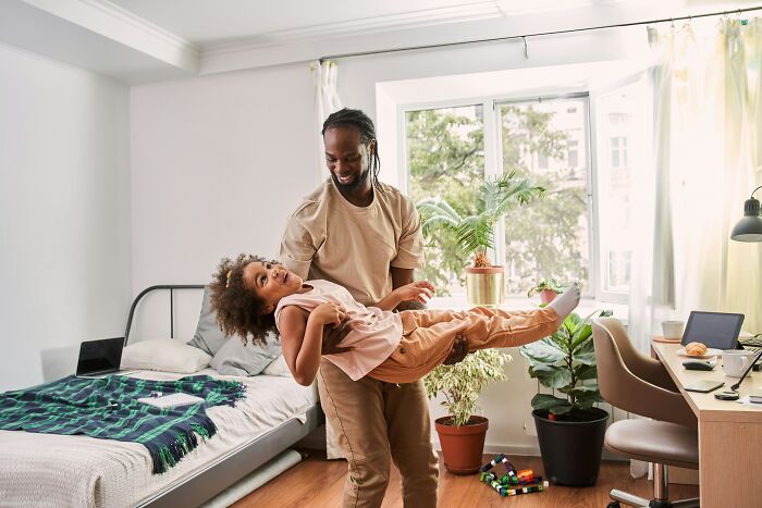 42 Parents Reveal Weird Life Hacks They Rely On To Keep Their Kids Happy And Behaving