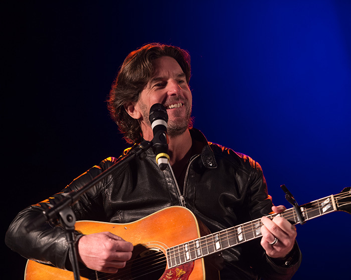 Grammy-Winning Songwriter Of 'Jesus Take The Wheel' Loses Life In Tragic Plane Crash Grammy-Winning Songwriter Of 'Jesus Take The Wheel' Loses Life In Tragic Plane Crash