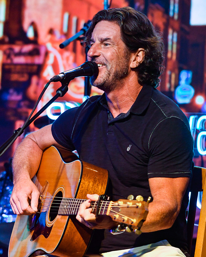 Grammy-Winning Songwriter Of 'Jesus Take The Wheel' Loses Life In Tragic Plane Crash Grammy-Winning Songwriter Of 'Jesus Take The Wheel' Loses Life In Tragic Plane Crash