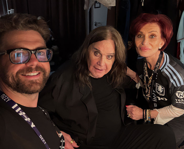 Ozzy Osbourne with family members, highlighting the public controversy involving Roger Waters and his son’s response. Ozzy Osbourne with family members, highlighting the public controversy involving Roger Waters and his son’s response.