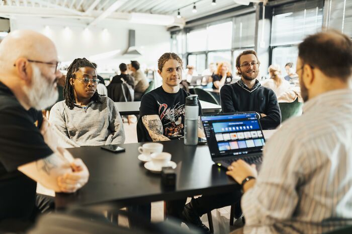 47 Unhinged Tips From Corporate Employees Who Are Going Through The Same Hell