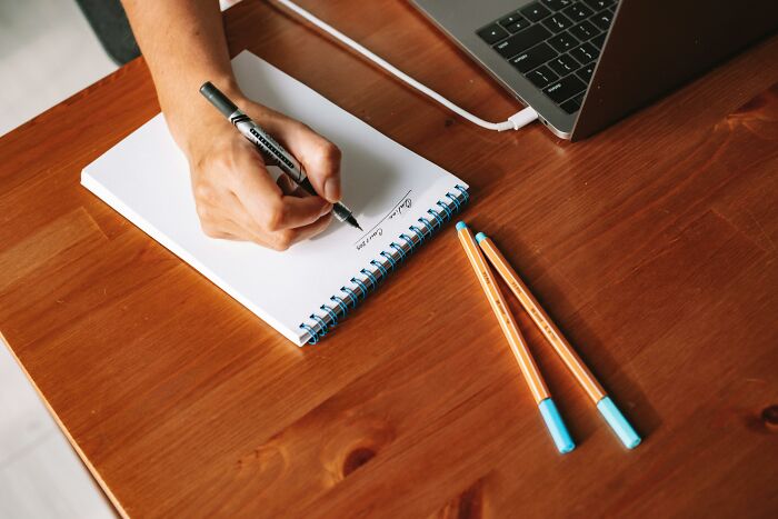 47 Unhinged Tips From Corporate Employees Who Are Going Through The Same Hell