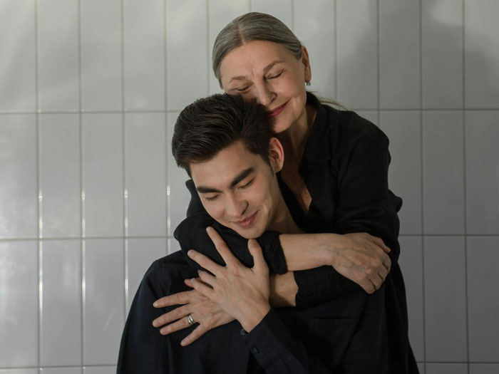 Woman Breaks Engagement After Fianc&eacute; Says He Loves His Mom The Most, His Family Goes Ballistic