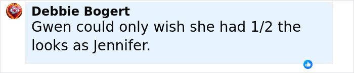Comment from Debbie Bogert praising Jennifer's looks, discussing fans mistaking Jennifer Lopez for Gwen Stefani.