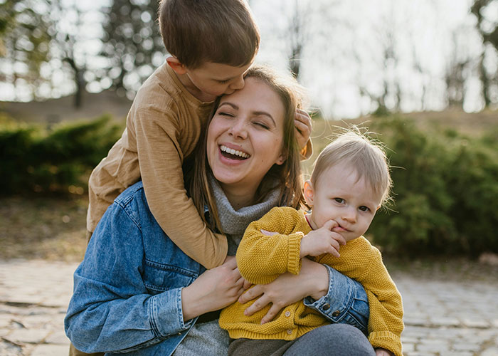 Someone Asks People To Describe Their Job As Poorly As Possible, And 50 Hilariously Deliver