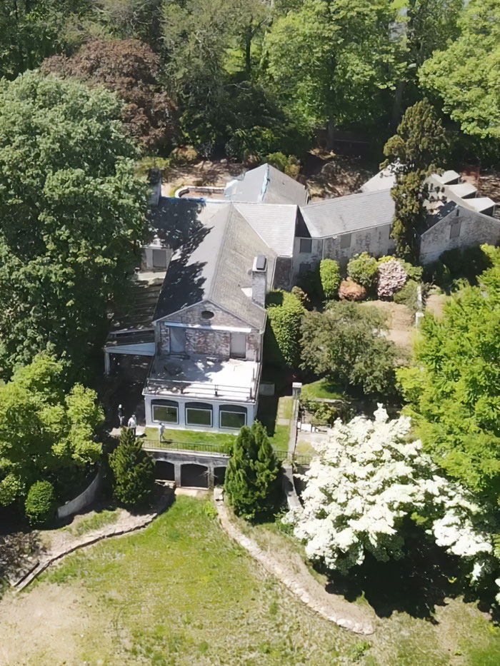 Aerial view of Richard Gere&rsquo;s multimillion-dollar home surrounded by lush greenery before demolition after outcry from Paul Simon&rsquo;s daughter.