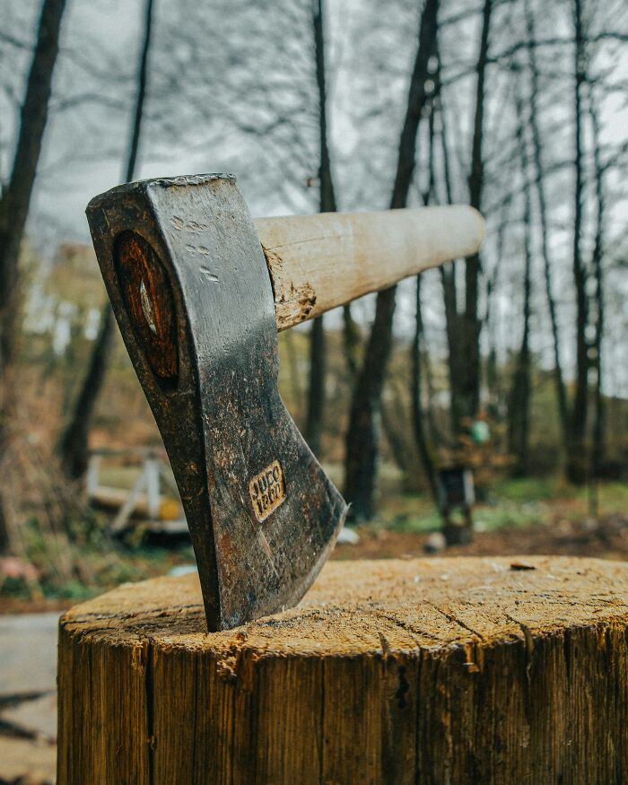 Woman Attacks Sleeping Boyfriend With Hatchet And Then Smiles For The Mugshot