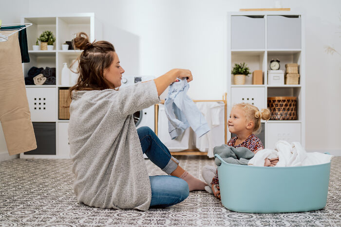 42 Parents Reveal Weird Life Hacks They Rely On To Keep Their Kids Happy And Behaving