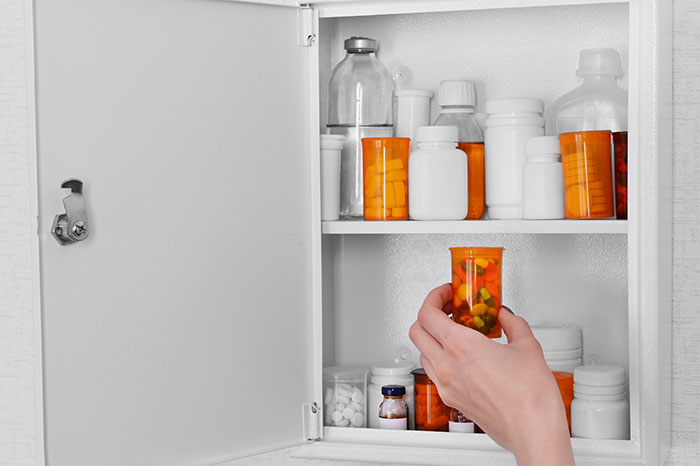 “Faked A Miscarriage In My All-White Bathroom”: 47 Things That Got Guests Banned For Good