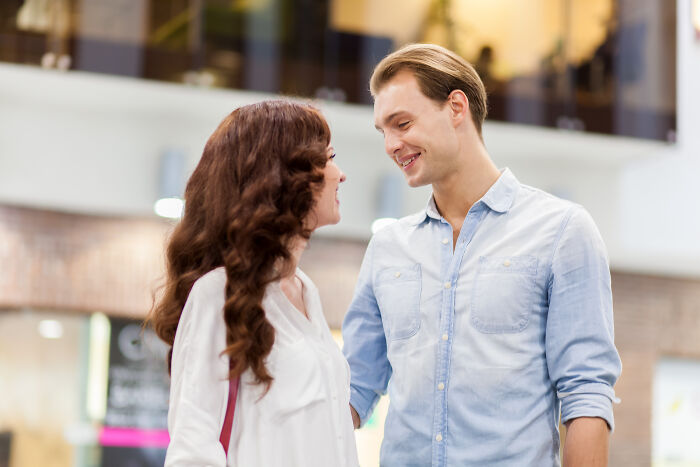 A couple smiling and talking on a date, illustrating tests women use to identify red flags in dating.