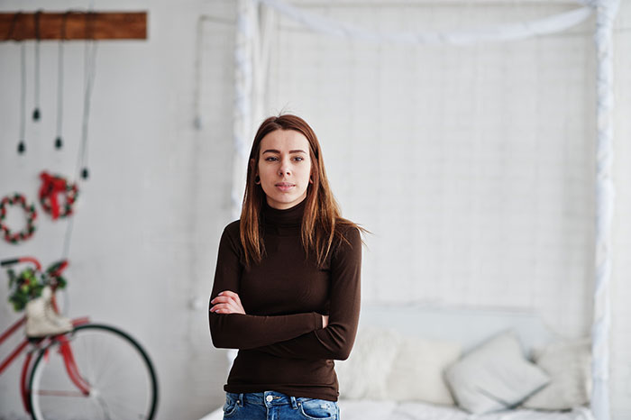 Woman rejecting sister’s money hints, sibling angry over Ibiza pics while family struggles financially indoors. Woman rejecting sister’s money hints, sibling angry over Ibiza pics while family struggles financially indoors.