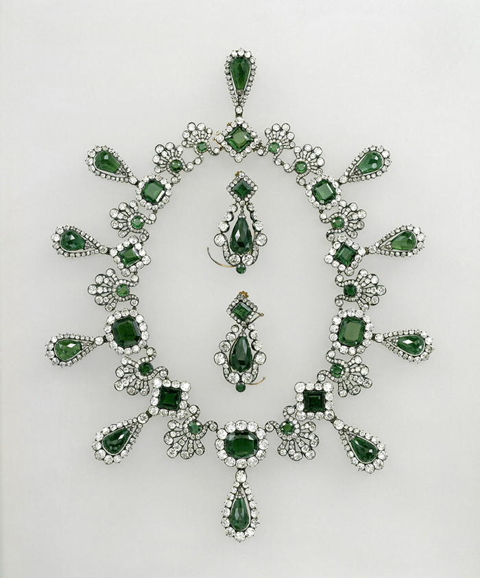 Intricate emerald and diamond necklace and earrings set showcasing luxury jewels linked to notorious jewel thief stories.