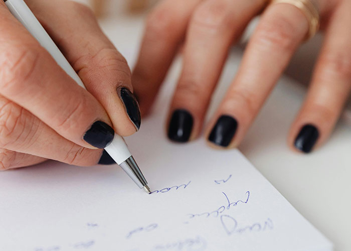 Mom Receives A Letter From Teen Daughter Threatening No-Contact, Ignores It And Lets It Happen Mom Receives A Letter From Teen Daughter Threatening No-Contact, Ignores It And Lets It Happen