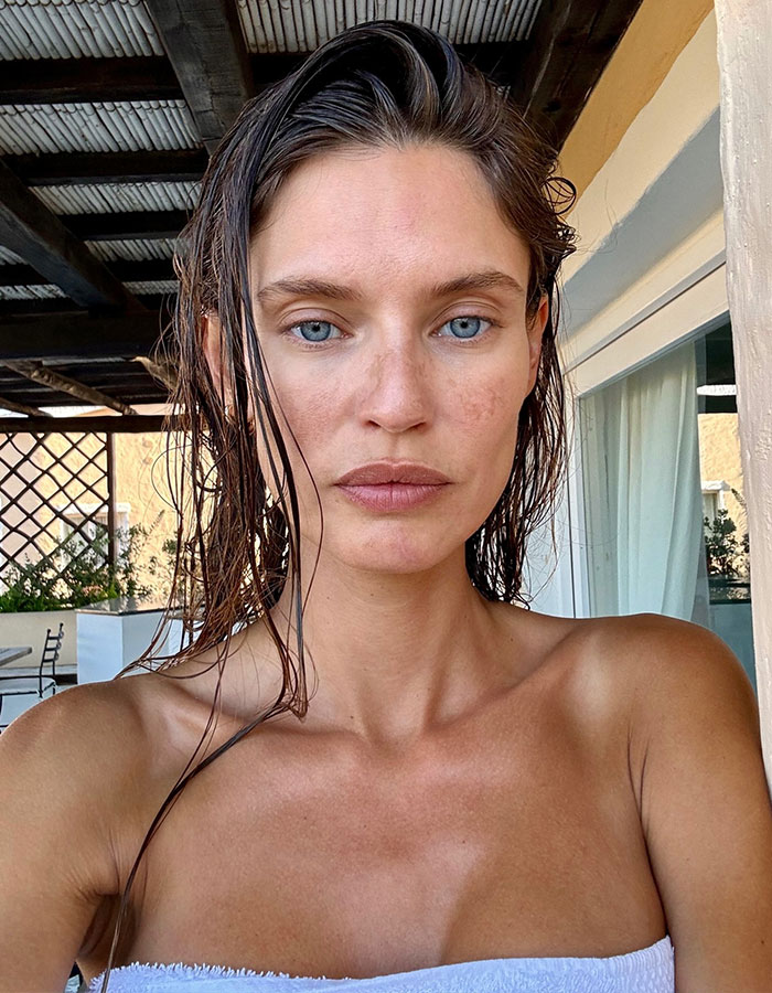 Ex&ndash;Victoria&rsquo;s Secret model battling cancer with wet hair, looking serious while standing outside near a building.