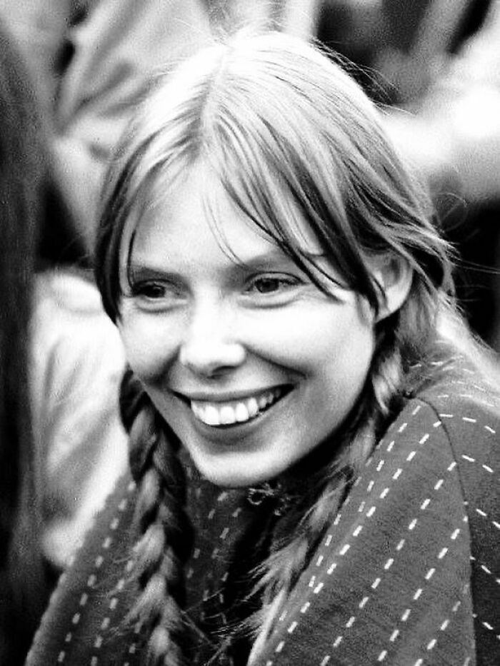 Black and white photo of a smiling woman with braided hair, representing people who left a mark in movie and music industries.