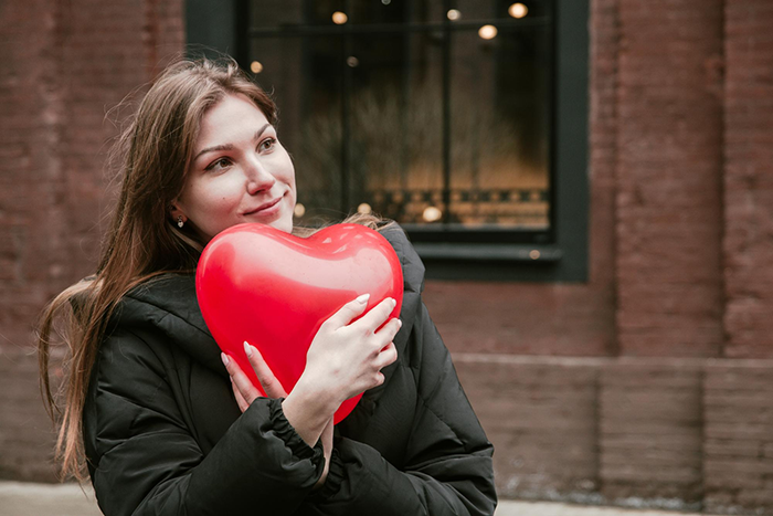 New Mom Is &ldquo;Losing Her Mind&rdquo; Over Her Complicated Feelings For Her Baby&rsquo;s Surrogate