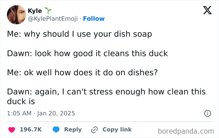 Funny tweet about dish soap’s cleaning power demonstrated on a duck, shared in a popular tweet thread.