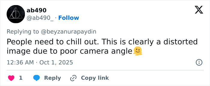 Twitter user comments on distorted image of Emma Stone from Louis Vuitton photos fueling plastic surgery speculation.