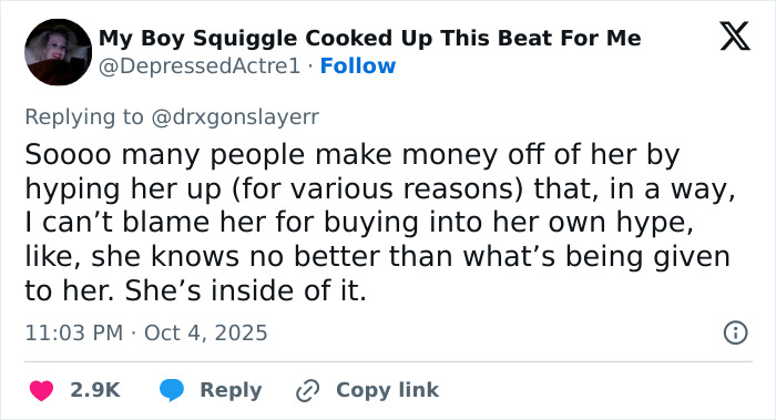 Screenshot of a tweet discussing Taylor Swift's cringe Graham Norton appearance and fan reactions online.