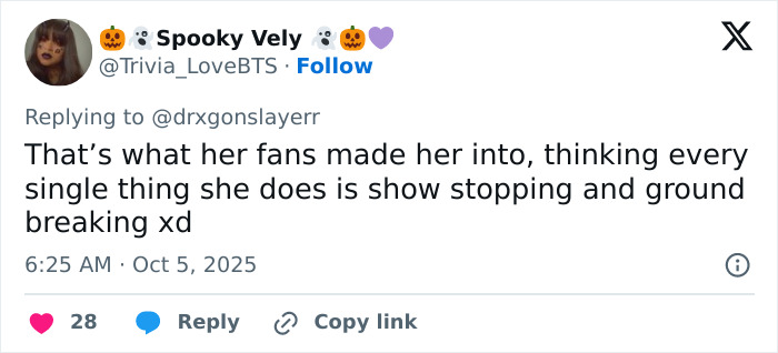 Tweet discussing Taylor Swift fans reacting to her cringe Graham Norton appearance and the pause for applause moments.