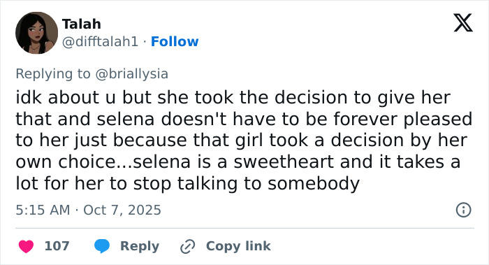 Tweet discussing Selena Gomez and the controversy over not inviting her kidney donor to her wedding.