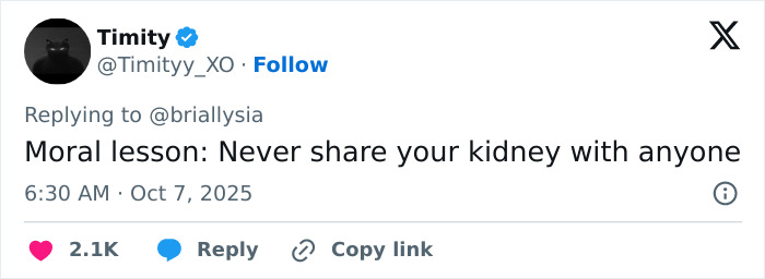Screenshot of a tweet commenting on the controversy involving Selena Gomez and the kidney donor not invited to her wedding.