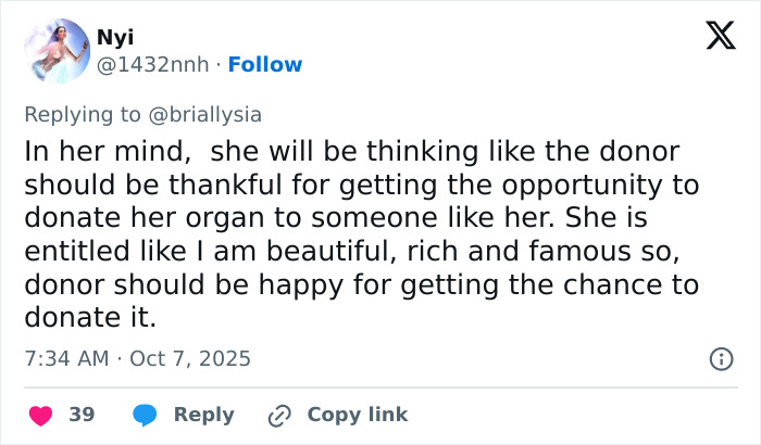 Twitter user commenting on Selena Gomez under fire for not inviting her kidney donor to her wedding.