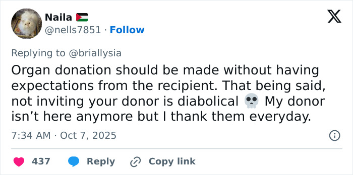 Tweet discussing organ donation and criticizing Selena Gomez for not inviting her kidney donor to her wedding, sparking controversy.