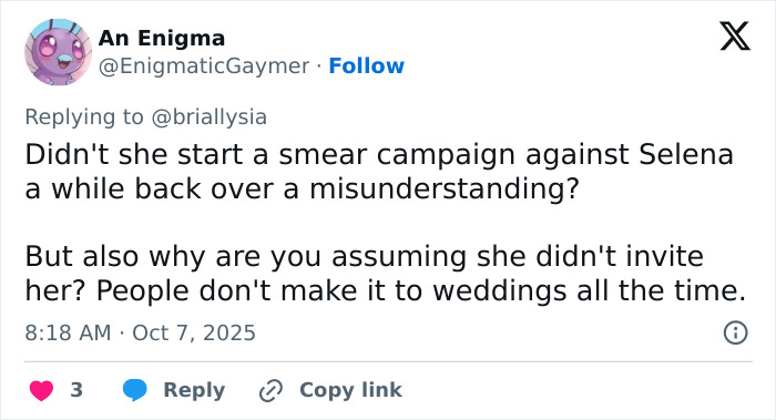 Tweet discussing controversy involving Selena Gomez and the woman who donated her a kidney, mentioning wedding invitation rumors.