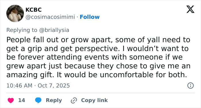 Tweet discussing perspectives on Selena Gomez not inviting the woman who donated her a kidney to her wedding controversy.