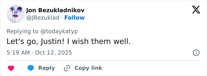 Katy Perry and shirtless Justin Trudeau getting cozy together on a yacht in steamy new photos.