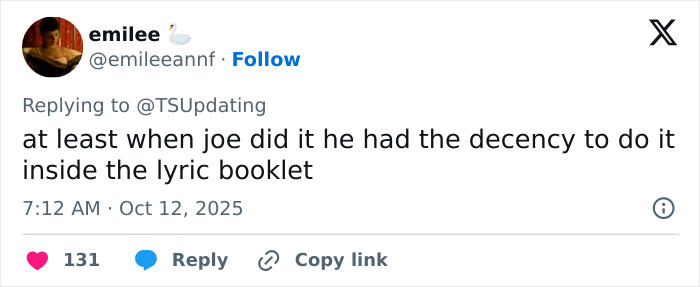 Tweet from a fan commenting on Travis Kelce autographing Taylor Swift albums, sparking Tradwife fan outrage.