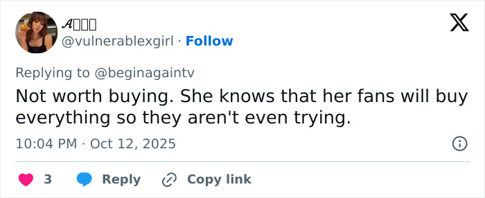 Screenshot of a fan's viral post mocking Taylor Swift&rsquo;s $40 Life Of A Showgirl hairbrush as not worth purchasing.