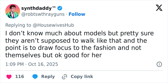User tweet criticizing Lisa Rinna&rsquo;s daughter&rsquo;s awful walk and performance at the Victoria&rsquo;s Secret Show.
