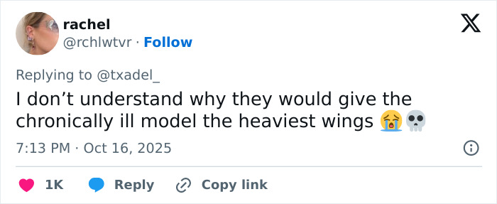 Screenshot of a tweet commenting on the heavy Victoria&rsquo;s Secret Angel wings worn by Bella Hadid.