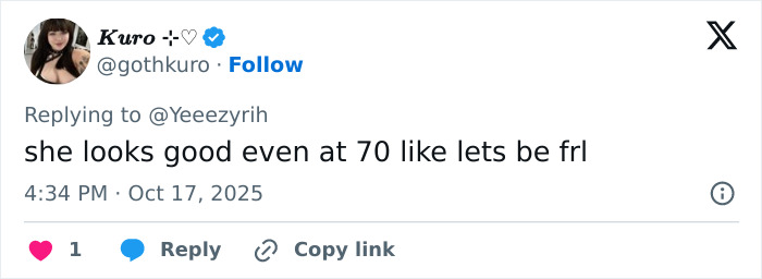 Screenshot of a Twitter user commenting on Kris Jenner&rsquo;s latest public appearance with fans' reactions.