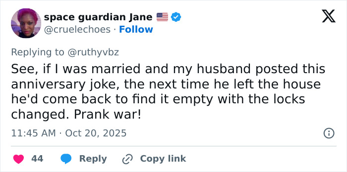 Twitter reaction to Kristen Bell snubbing fans after triggering anniversary post causing backlash.