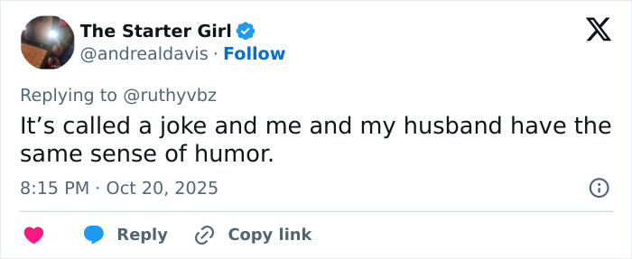 Screenshot of a tweet defending a joke amid backlash involving Kristen Bell snubbing fans after a triggering anniversary post.