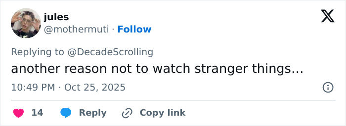 Screenshot of a tweet discussing David Harbour's "atrocious" interaction with a woman half his age going viral.
