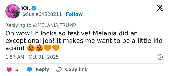 Twitter reply praising Melania Trump's White House Halloween display as festive and exceptional with pumpkin emojis.