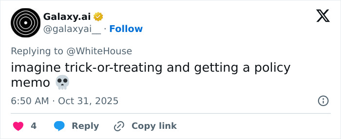 Screenshot of a tweet roasting Melania Trump's White House Halloween display with a skull emoji and sarcastic comment.